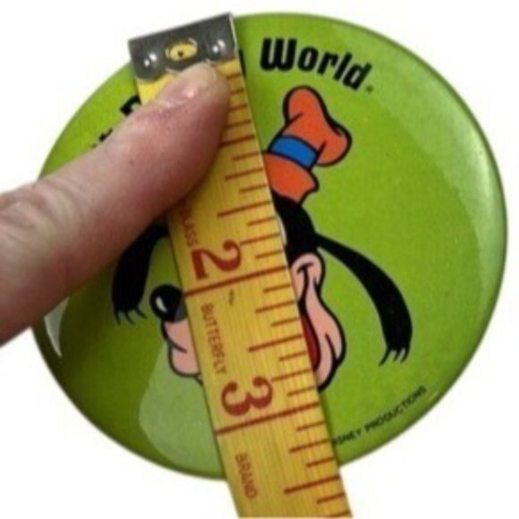 Vintage Walt Disney World Goofy Button Pinback Collectible - Picture 4 of 4